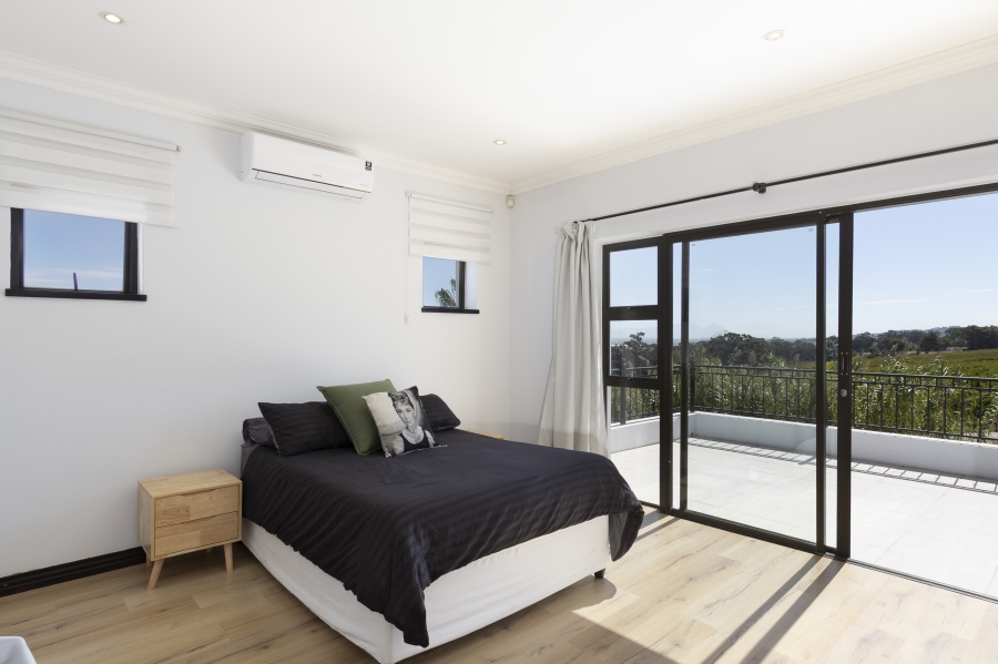 To Let 4 Bedroom Property for Rent in Heldervue Western Cape